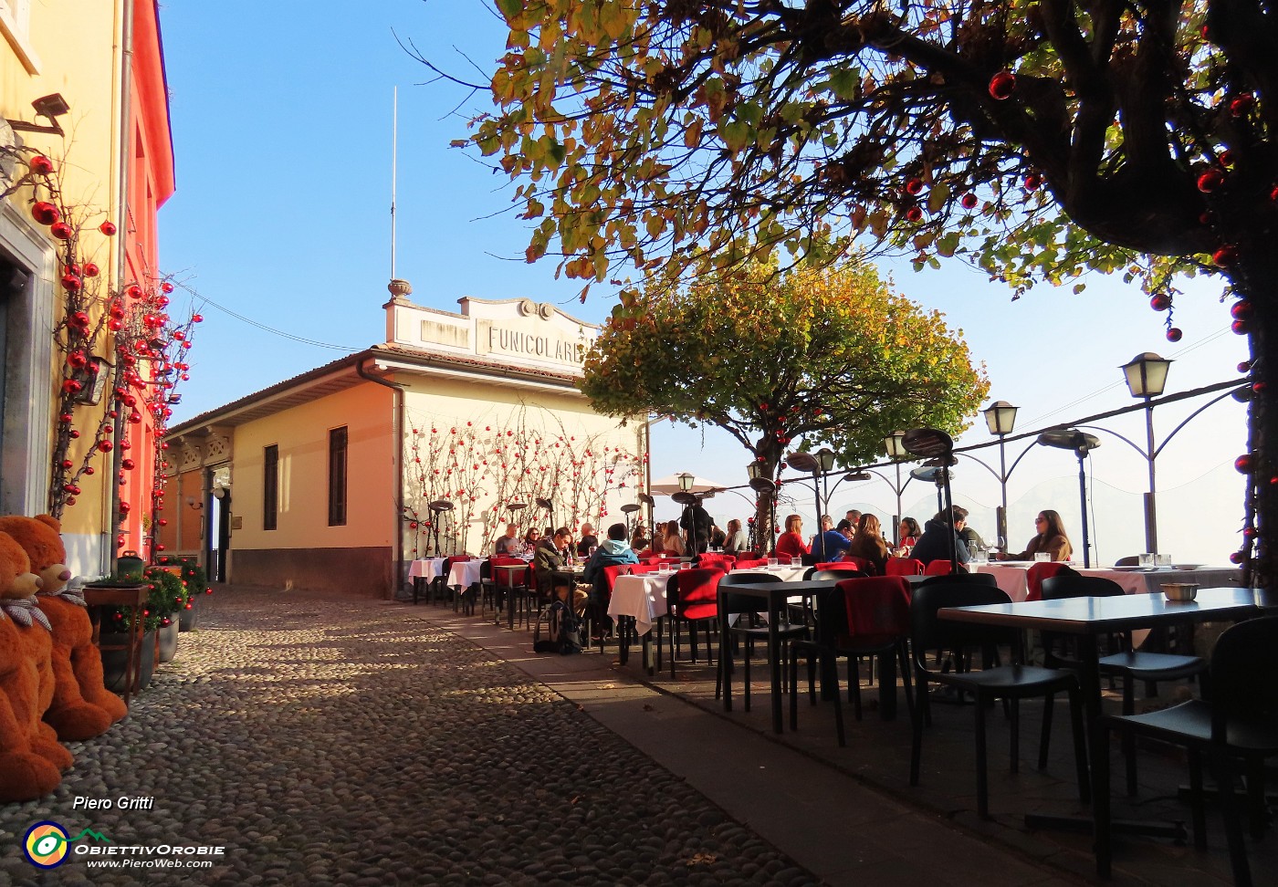 27 San Vigilio, arrivo della funicolare.JPG